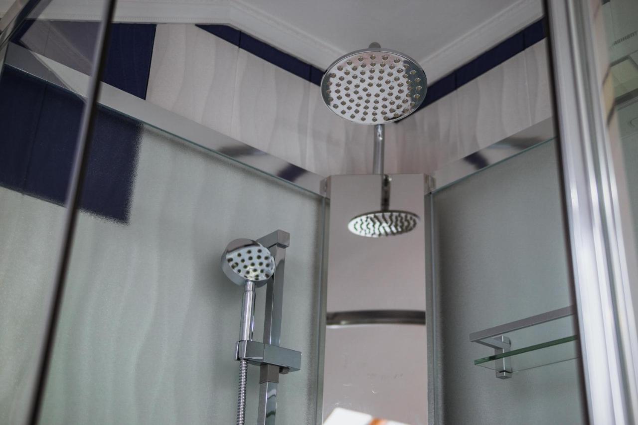 Leon Boutique Hotel Sukhumi Luaran gambar