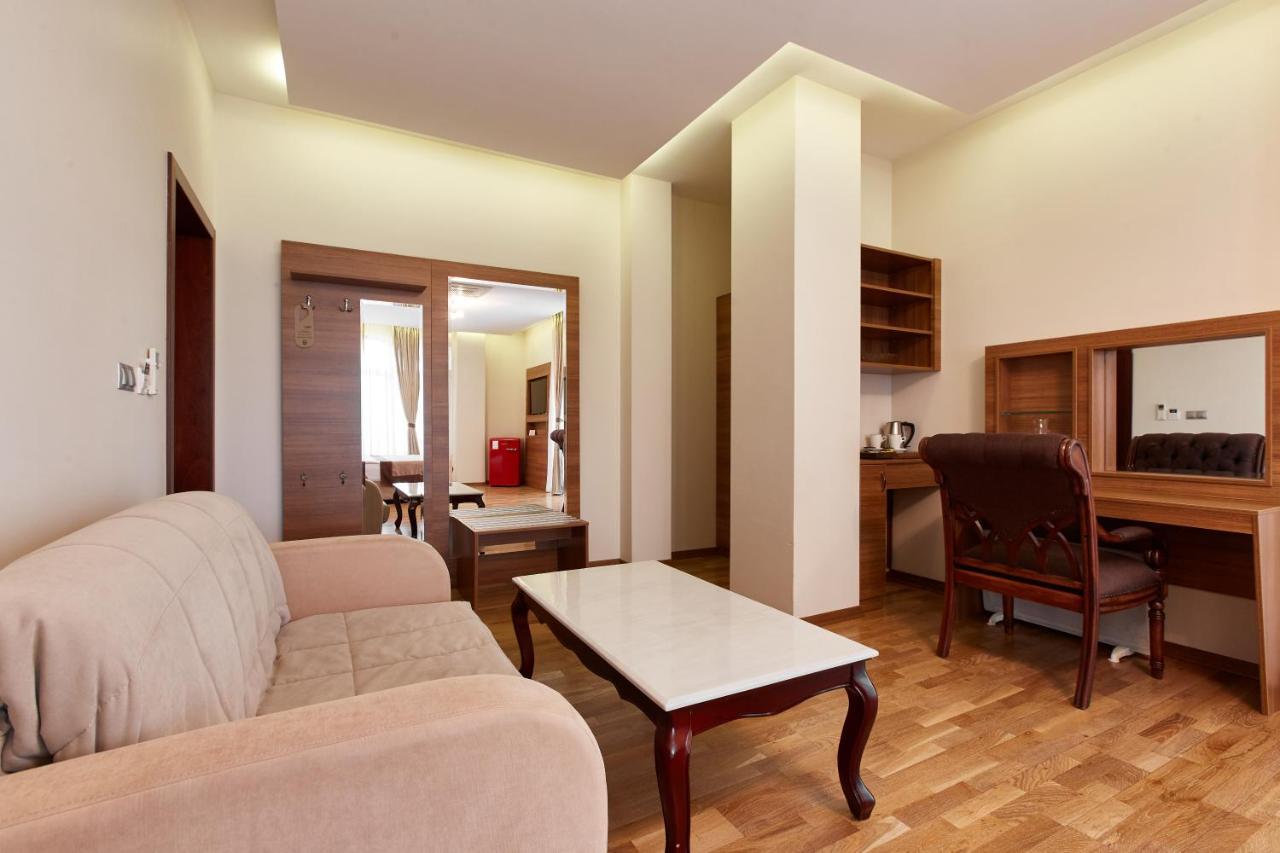 Leon Boutique Hotel Sukhumi Luaran gambar